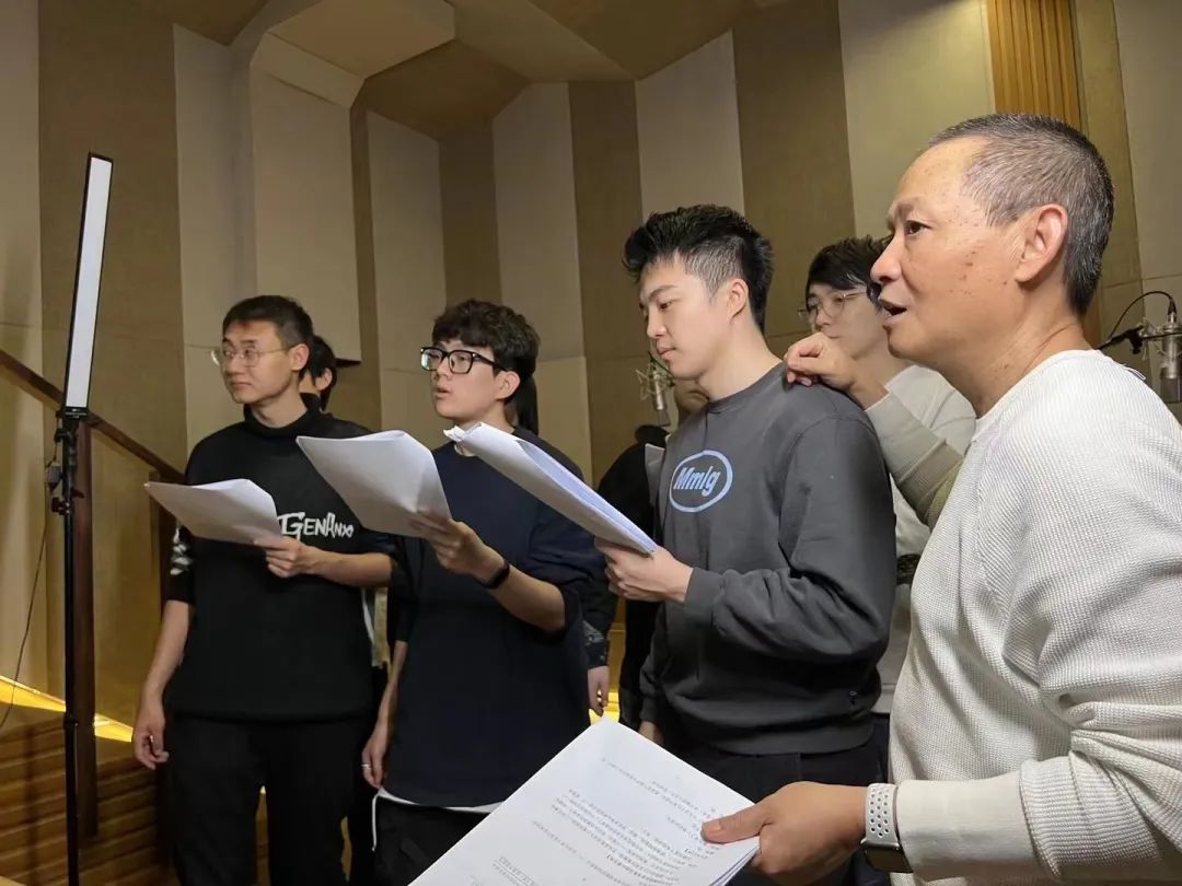 配音演員惠龍，小巷之聲魔法與美食秘境之旅