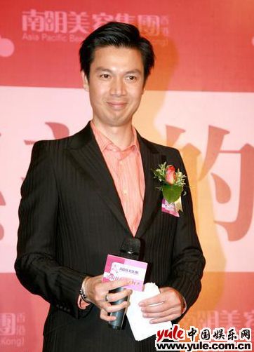 梁榮忠最新動態(tài)，時代浪潮中的璀璨明星