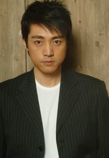 吳軍忱，從舞臺(tái)到熒屏的自信蛻變與成就之路