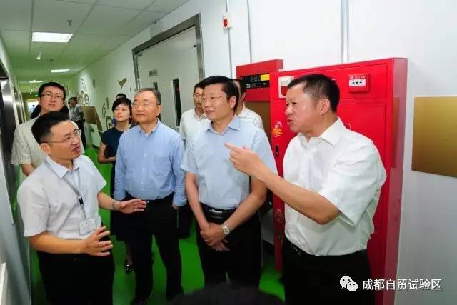 成都市委常委吳凱探索小巷獨(dú)特風(fēng)味，城市細(xì)微之處的魅力探索