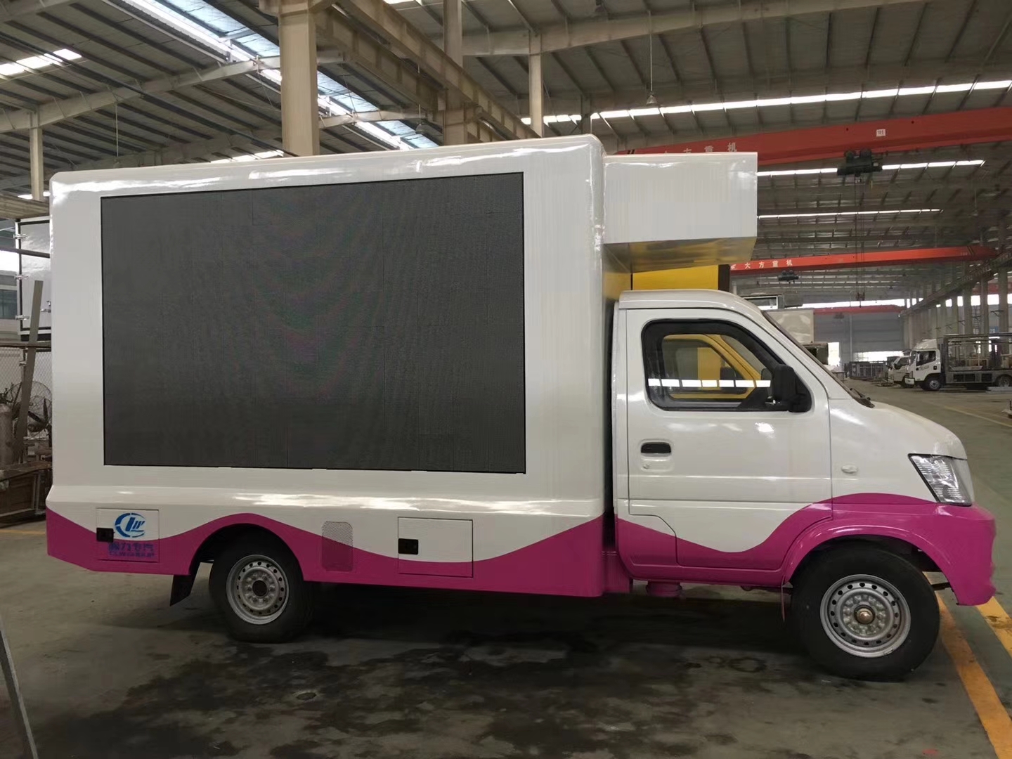 最新廣告車，駛向成功的自信成就之旅