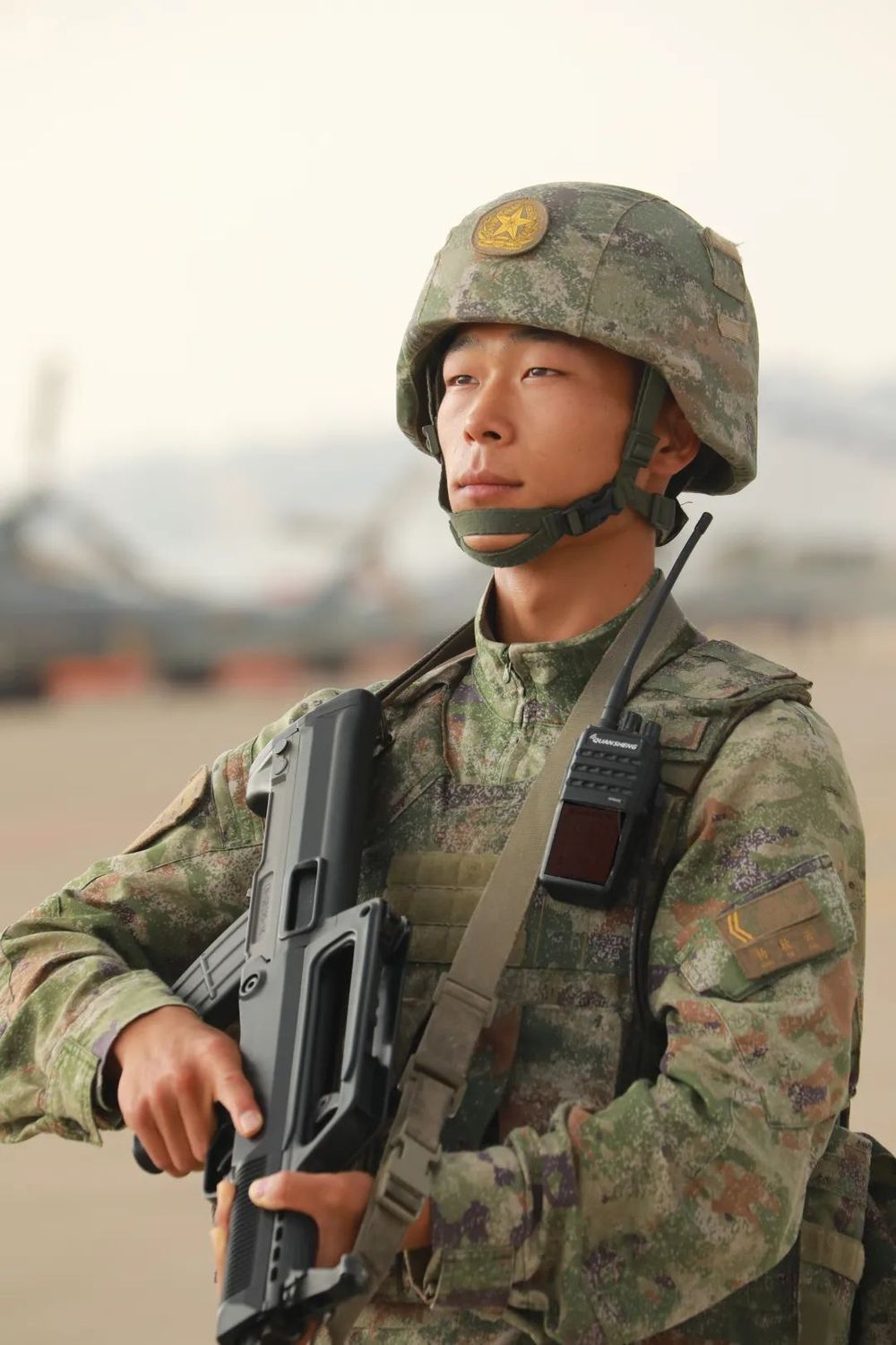 『最新軍裝揭秘，潮流與威嚴(yán)并存』