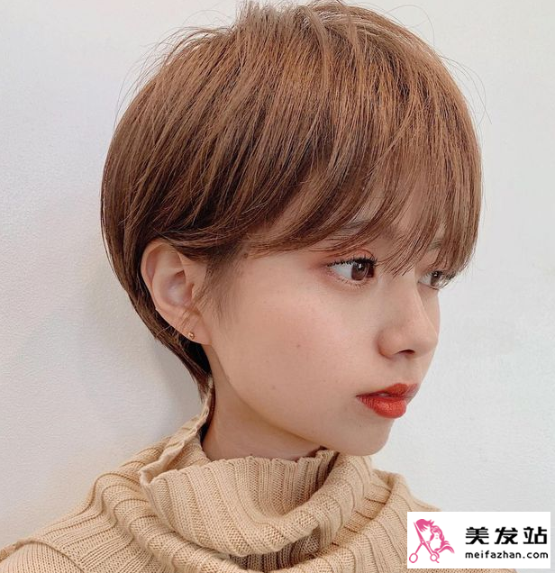 最新款短發(fā)發(fā)型女，小巷深處的時(shí)尚靈感與秘密圖片分享