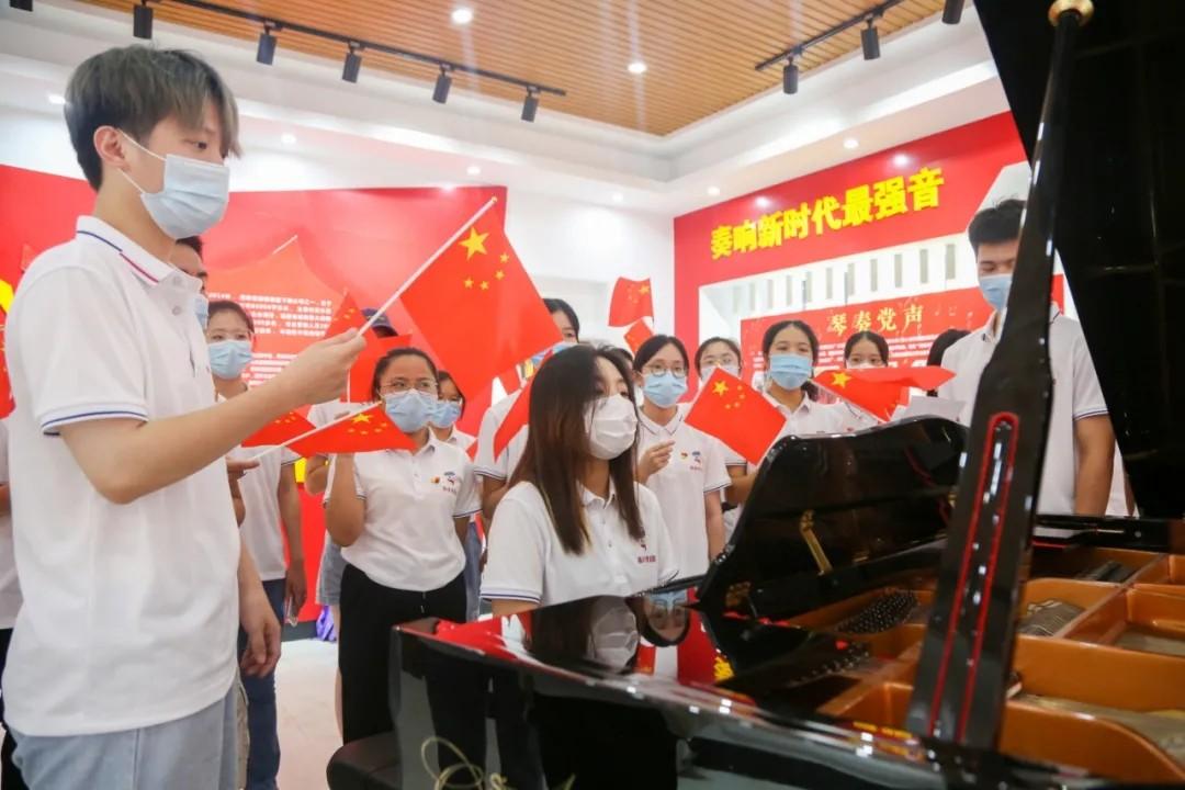 2025最新網(wǎng)絡(luò)紅歌，學(xué)習(xí)變化，自信成就未來，唱響勵志之歌的時代旋律