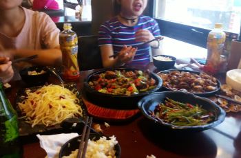 最新石鍋菜主題餐廳，勵(lì)志美食盛宴，融合自信、成就與味蕾享受